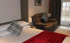 Waters Edge At Cocoa Suites